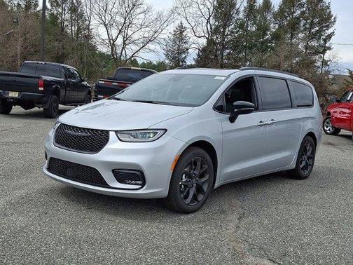 Silver Mist Clearcoat 2026 Chrysler Pacifica Select