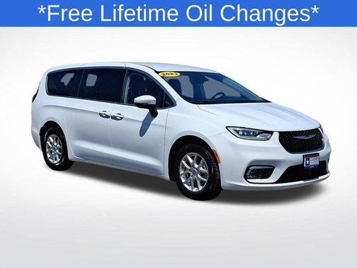 Bright White Clearcoat 2023 Chrysler Pacifica Touring-L