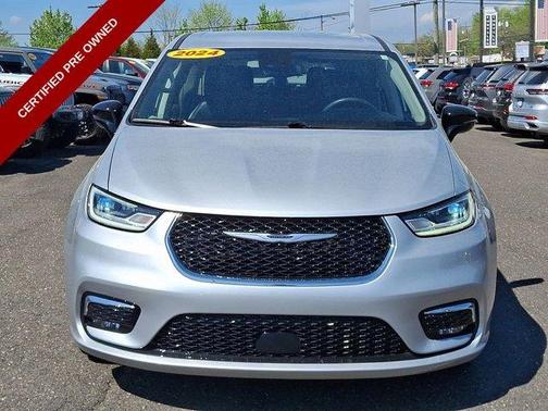 2024 Chrysler Pacifica Touring-L