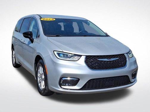 2024 Chrysler Pacifica Touring-L