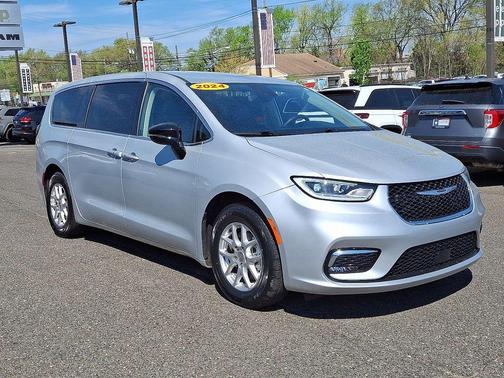 2024 Chrysler Pacifica Touring-L