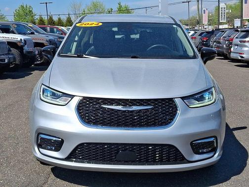 2024 Chrysler Pacifica Touring-L
