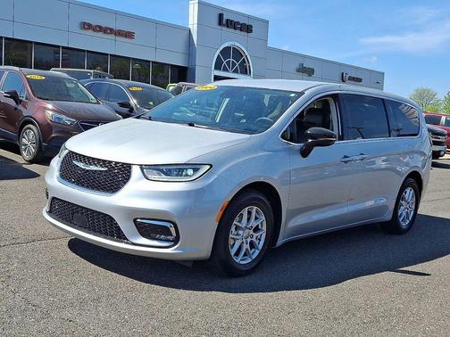 2024 Chrysler Pacifica Touring-L