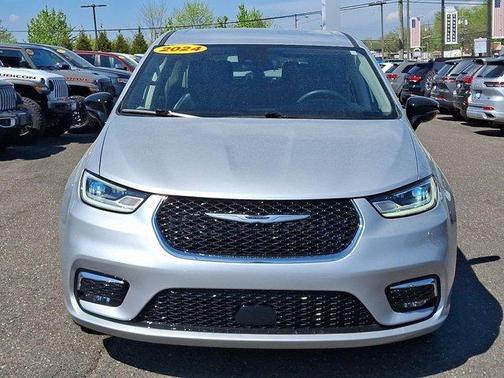 2024 Chrysler Pacifica Touring-L