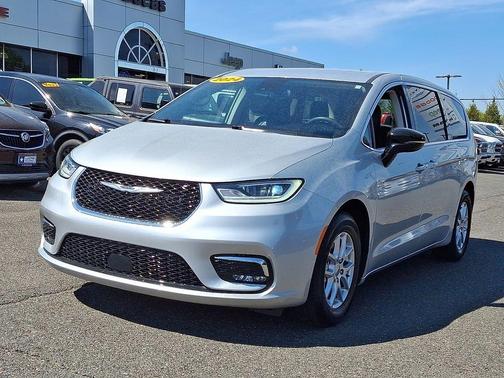 2024 Chrysler Pacifica Touring-L