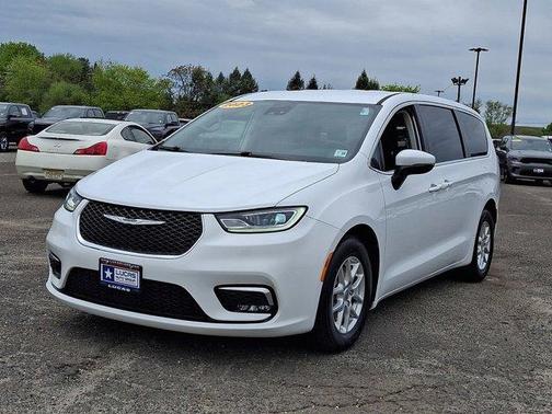 Bright White Clearcoat 2023 Chrysler Pacifica Touring-L