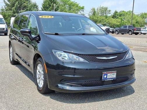 2023 Chrysler Voyager LX