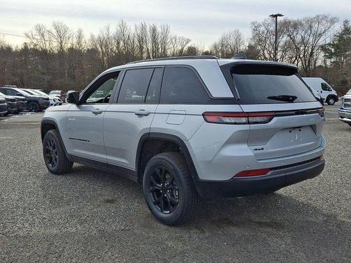 2026 Jeep Grand Cherokee Laredo