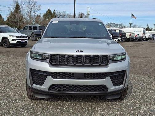 2026 Jeep Grand Cherokee Laredo