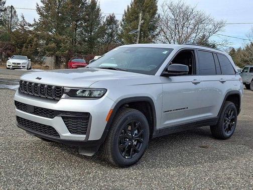 2026 Jeep Grand Cherokee Laredo