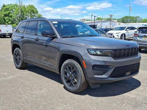 2025 Jeep Grand Cherokee Laredo
