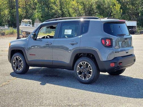 2023 Jeep Renegade Trailhawk
