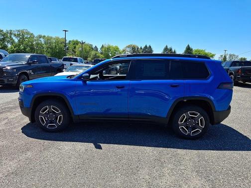 Hydro Blue Pearlcoat 2026 Jeep Cherokee LAREDO/LIMITED