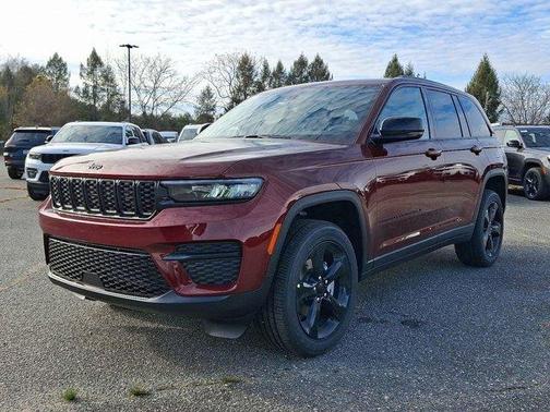 2025 Jeep Grand Cherokee Laredo