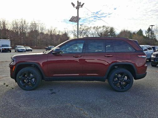 2025 Jeep Grand Cherokee Laredo