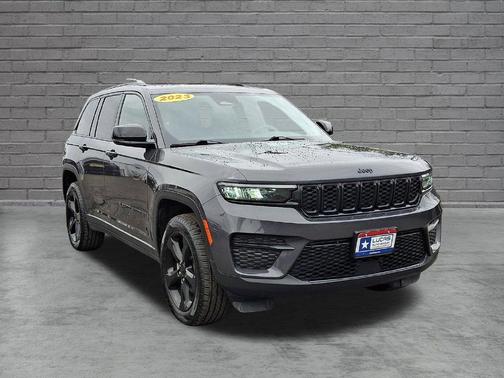 Gray Metallic 2023 Jeep Grand Cherokee Altitude