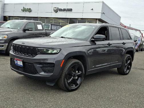 Gray Metallic 2023 Jeep Grand Cherokee Altitude