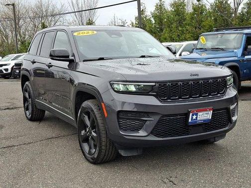 Metallic 2023 Jeep Grand Cherokee Altitude