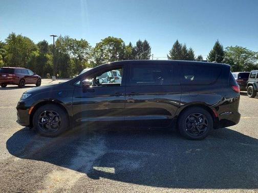 2023 Chrysler Pacifica Hybrid Limited