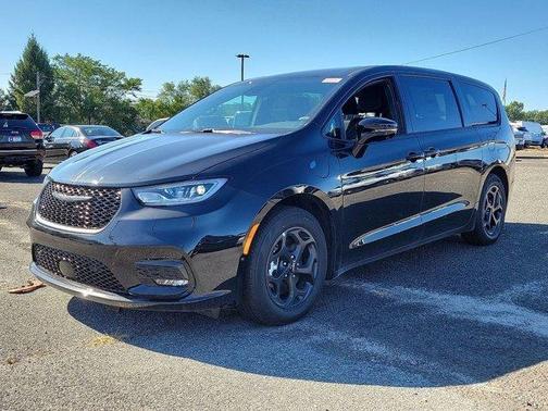 2023 Chrysler Pacifica Hybrid Limited