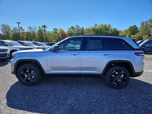 2025 Jeep Grand Cherokee Laredo