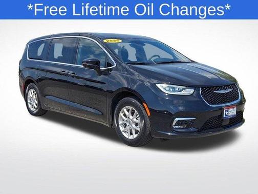 Diamond Black 2025 Chrysler Pacifica Select