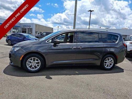 2023 Chrysler Voyager LX
