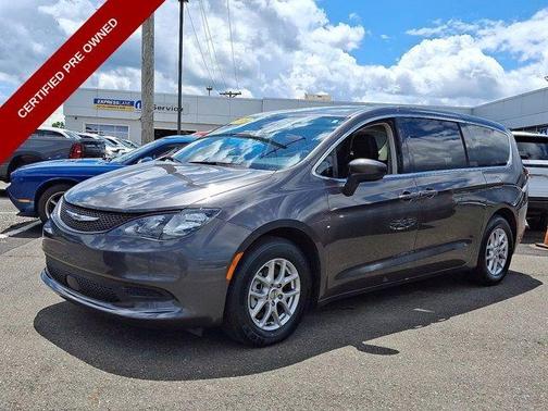 2023 Chrysler Voyager LX