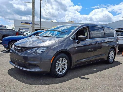 2023 Chrysler Voyager LX