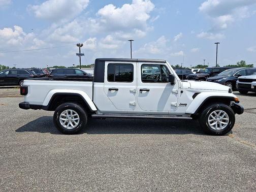 2023 Jeep Gladiator Sport