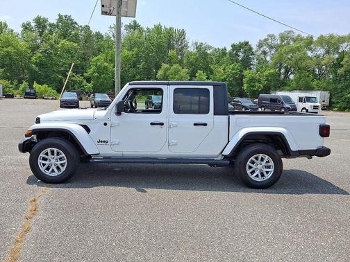 2023 Jeep Gladiator Sport