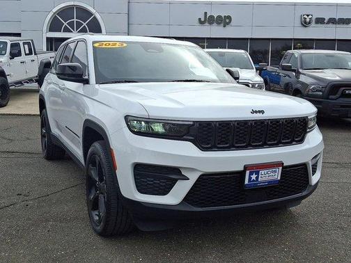 2023 Jeep Grand Cherokee Altitude