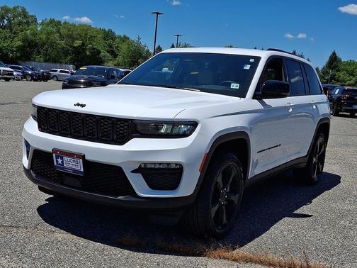 Bright White Clearcoat 2023 Jeep Grand Cherokee Limited