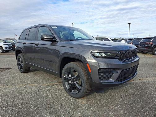 2025 Jeep Grand Cherokee Laredo