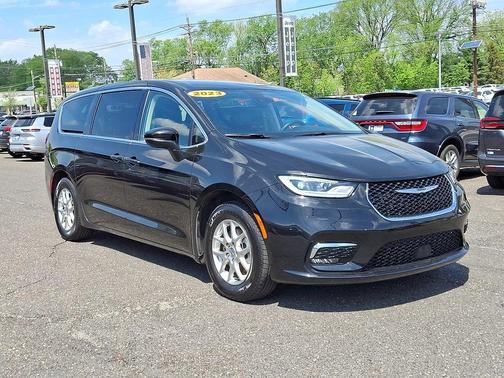 2023 Chrysler Pacifica Touring-L