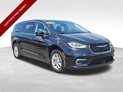 2023 Chrysler Pacifica Touring-L