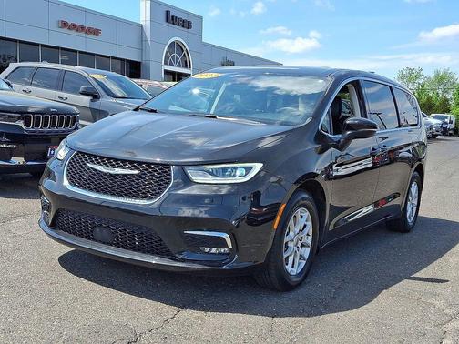 2023 Chrysler Pacifica Touring-L