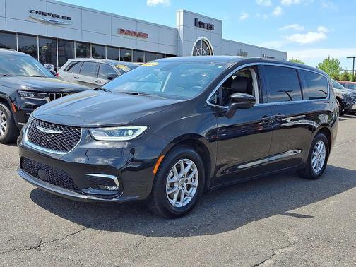 2023 Chrysler Pacifica Touring-L