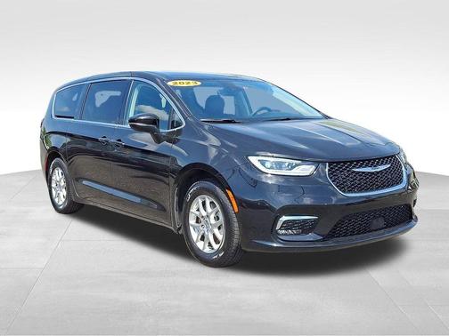 2023 Chrysler Pacifica Touring-L