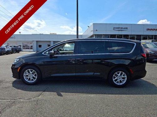 2023 Chrysler Pacifica Touring-L