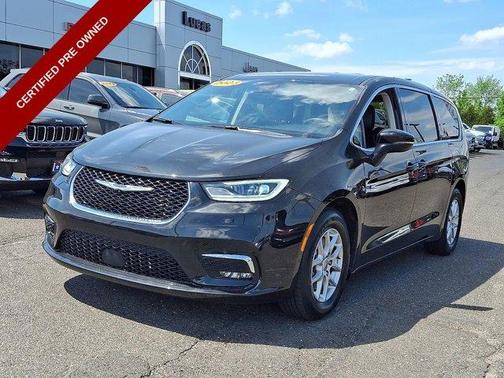 2023 Chrysler Pacifica Touring-L