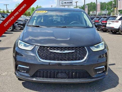 2023 Chrysler Pacifica Touring-L