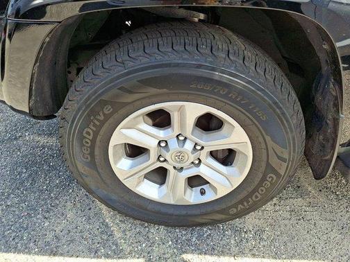 Midnight Black Metallic 2017 Toyota 4Runner SR5 Premium