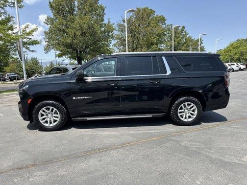 2023 Chevrolet Suburban LT