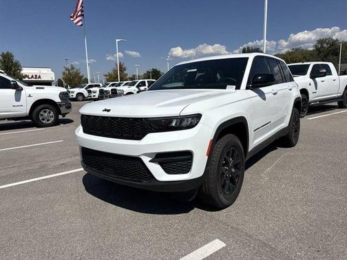 2025 Jeep Grand Cherokee Laredo