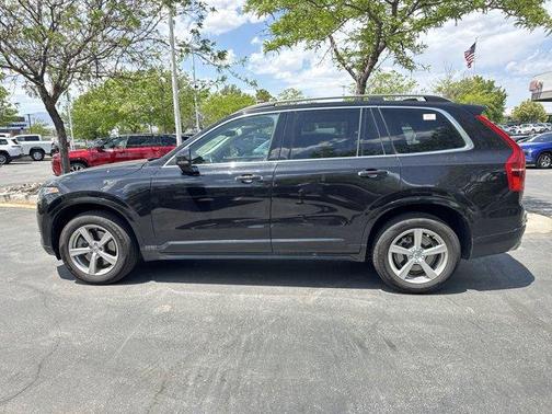 2016 Volvo XC90 T5 Momentum