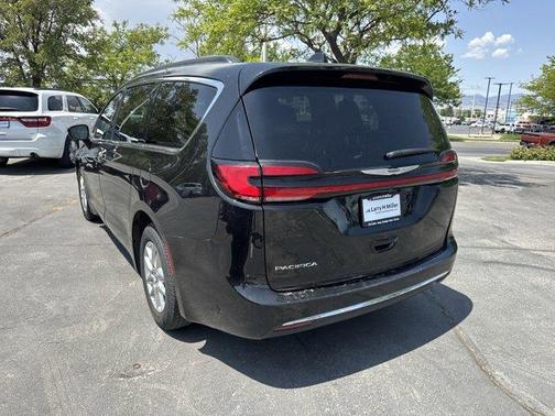 2022 Chrysler Pacifica Touring-L