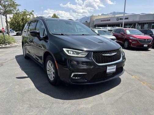 2022 Chrysler Pacifica Touring-L