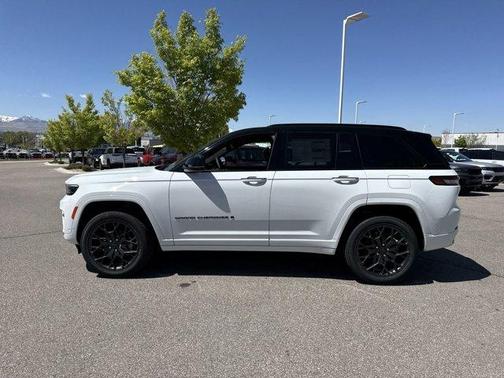 2025 Jeep Grand Cherokee Summit
