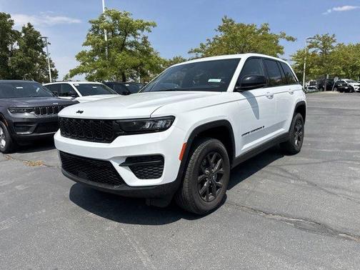 2025 Jeep Grand Cherokee Laredo